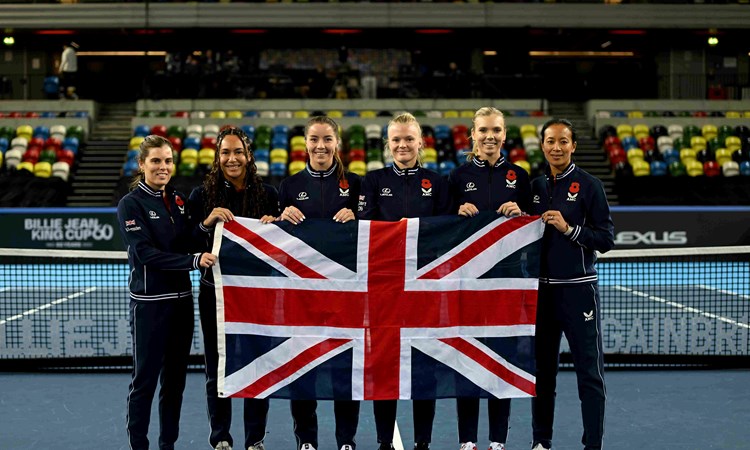 Maia Lumsden, Heather Watson, Jodie Burrage, Harriet Dart, Katie Boulter and Anne Keothavong stood on court in their Lexus GB kit holding the flag of Great Britain