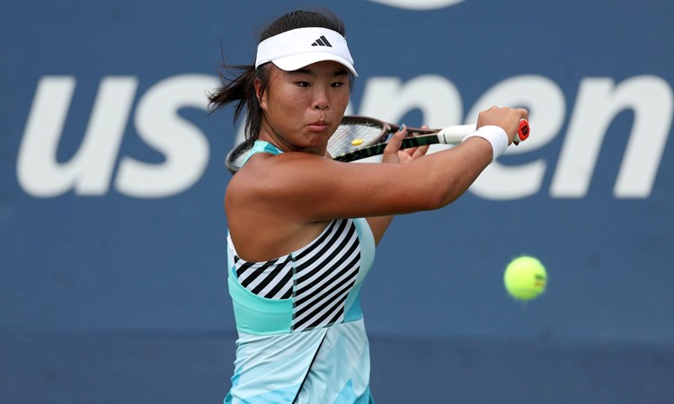 Mingge Xu hits a backhand at the US Open