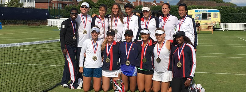 Group of female tennis players together with their medals