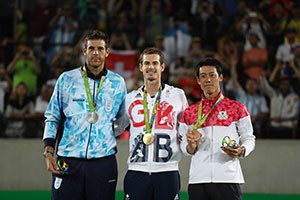 2016-murray-olympicmedal.jpg