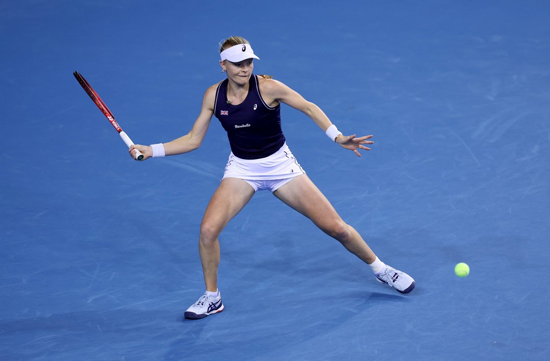 Harriet Dart playing a forehand against Elena Rybakina at the 2022 Billie Jean King Cup
