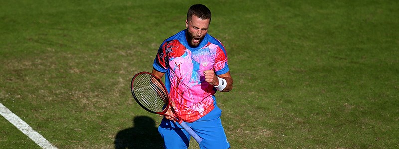 2021-eastbourne-liam-broady-r2-celebrating.jpg