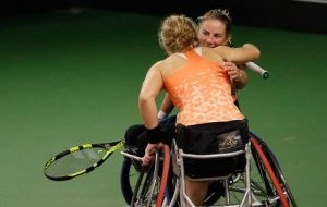 de-groot-shuker-hug