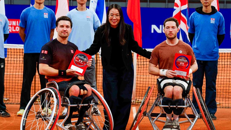 Gordon Reid and Alfie Hewett holding their runners-up trophies at the Doubles Masters final