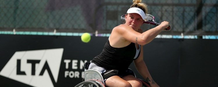 Jordanne Whiley single backhand on an LTA tennis court