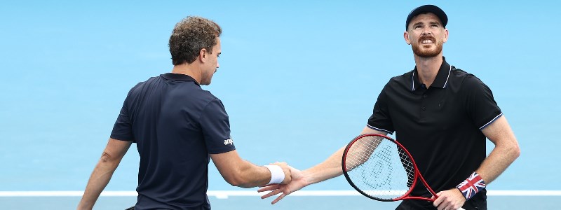 Bruno Soares and Jamie Murray handshake on tennis court
