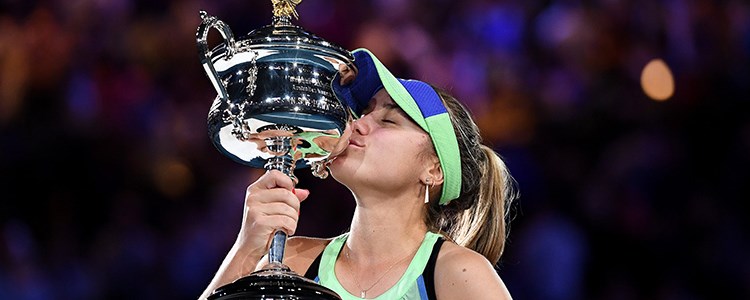 Sofia Kenin kissing her trophy