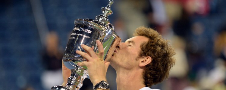 Andy Murray kissing US Open trophy