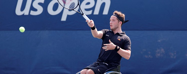 Alfie Hewett hitting a forehand