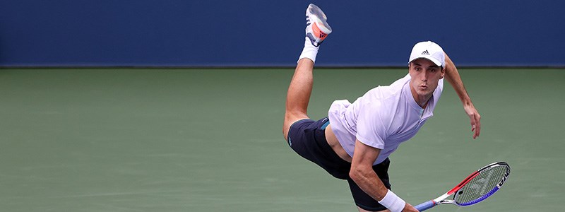 Joe Salisbury serving