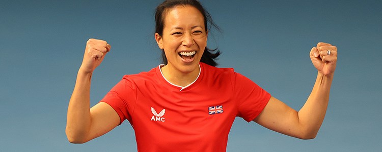 Anne Keothavong celebrating in a red t-shirt