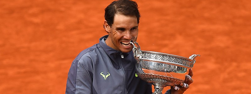 Rafael Nadal biting his trophy