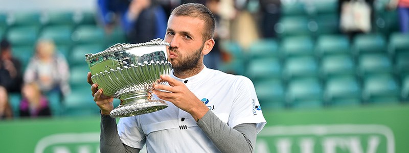 Dan Evans with the Nottingham open trophy