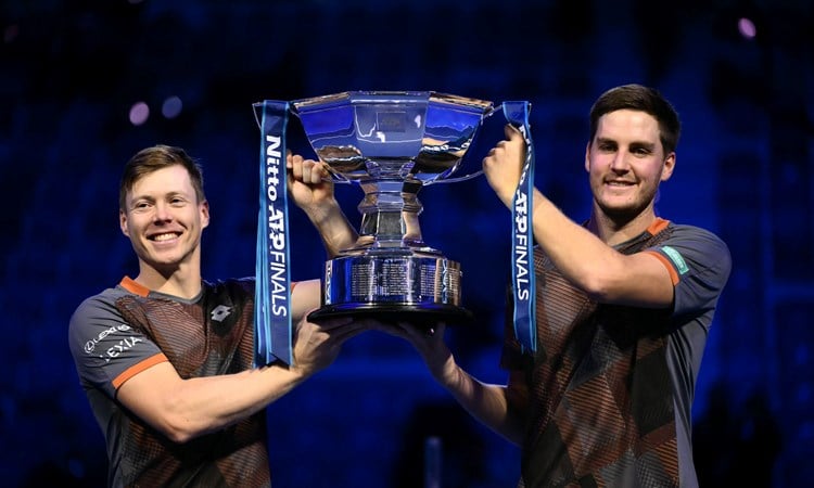 Harri Heliovaara and Henry Patten holding the 2025 Nitto ATP Finals title