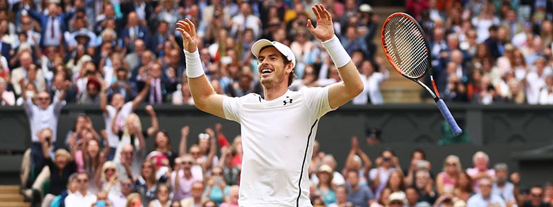 Andy Murray smiling at a full crowd in Wimbledon 2016