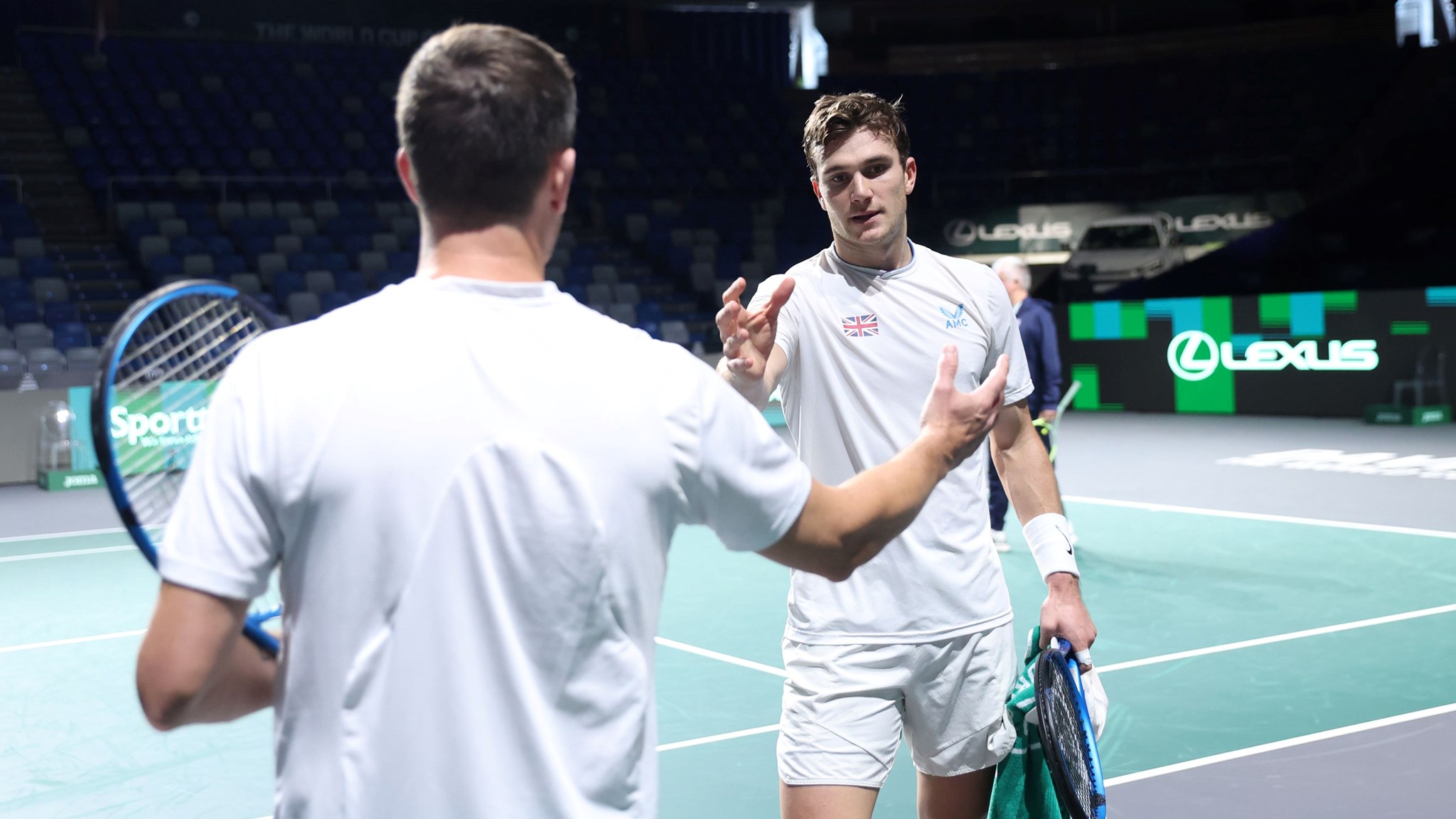 Jack Draper high-fiving Leon Smith at the Davis Cup Finals in Malaga