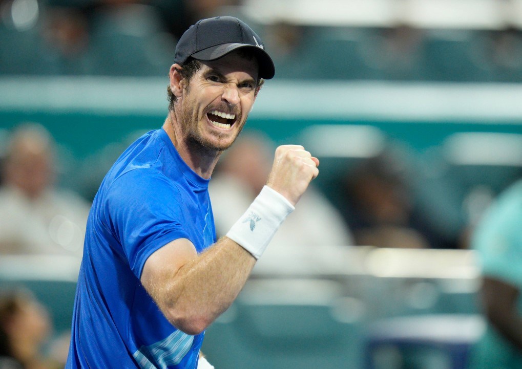 Andy Murray celebrating his first round win at the Miami Open 2022 with a fist pump