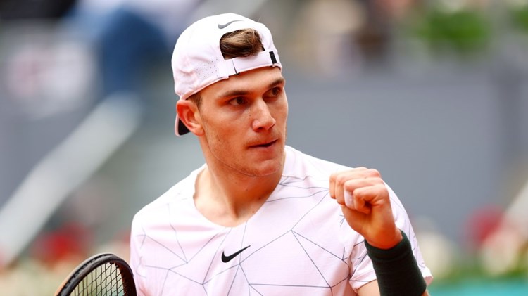 Jack Draper gives a fist pump at the Mutua Madrid Open 2022