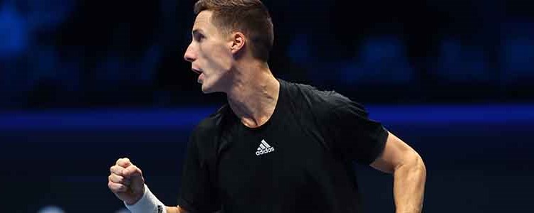 on court joe salisbury wearing black adidas top doing a fist pump