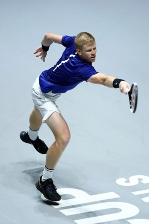 Kyle Edmund stretching for a forehand at the Davis Cup