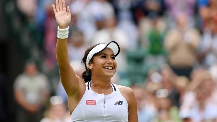 Heather Watson celebrating after winning match point for the first time in the third round of a Grand Slam at the 2022 Championships 