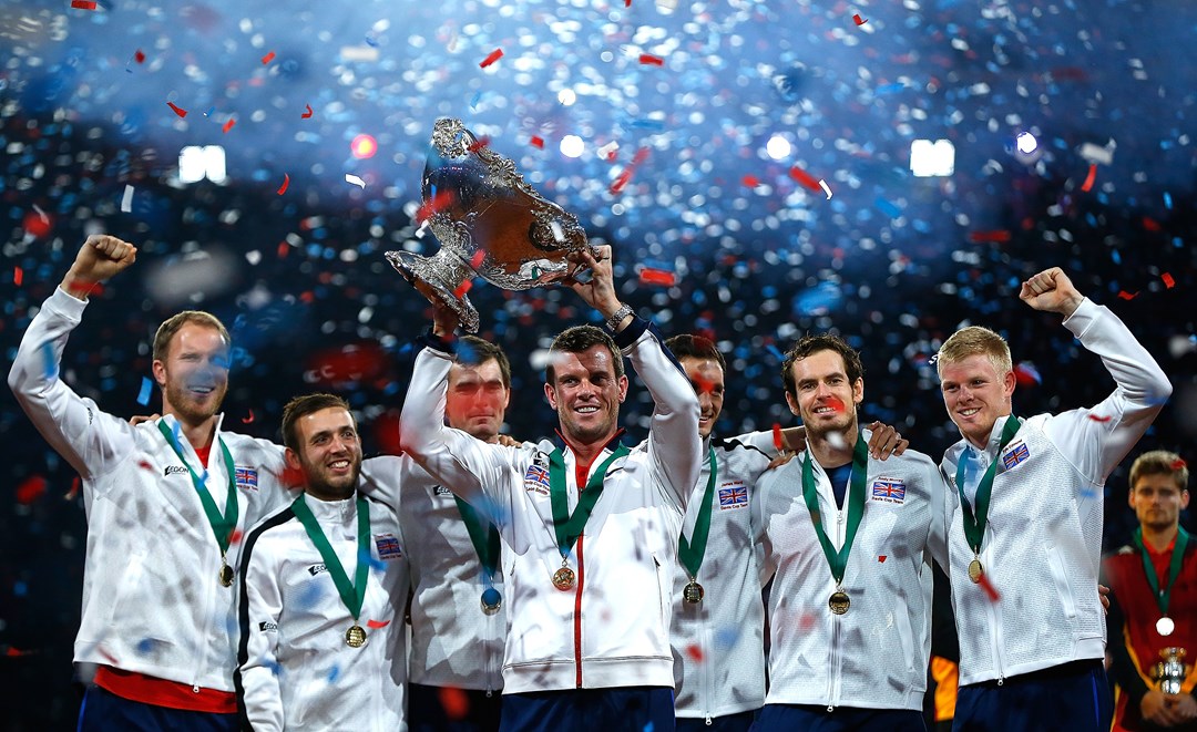 2015 Great Britain Davis Cup team lifting the trophy 