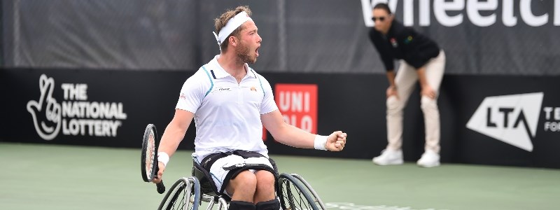 Alfie Hewett celebrating a tennis shot at the British Open