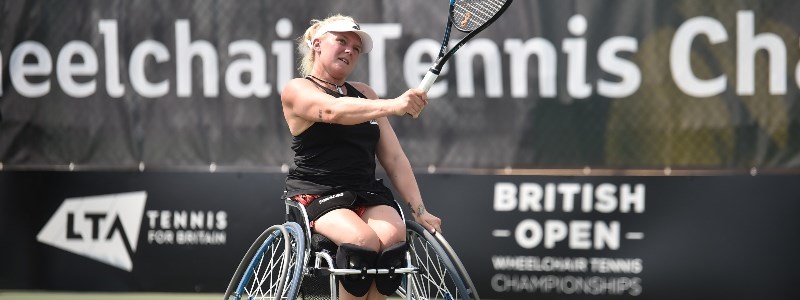 Jordanne Whiley hitting a forehand at the British Open