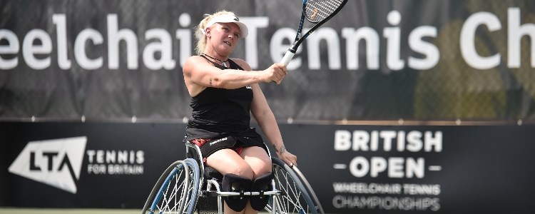 Jordanne Whiley hitting a forehand at the British Open