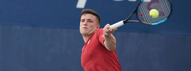 Gordon Reid playing a forehand tennis shot