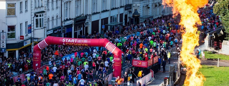 Crowds at Run 4 Wales start line