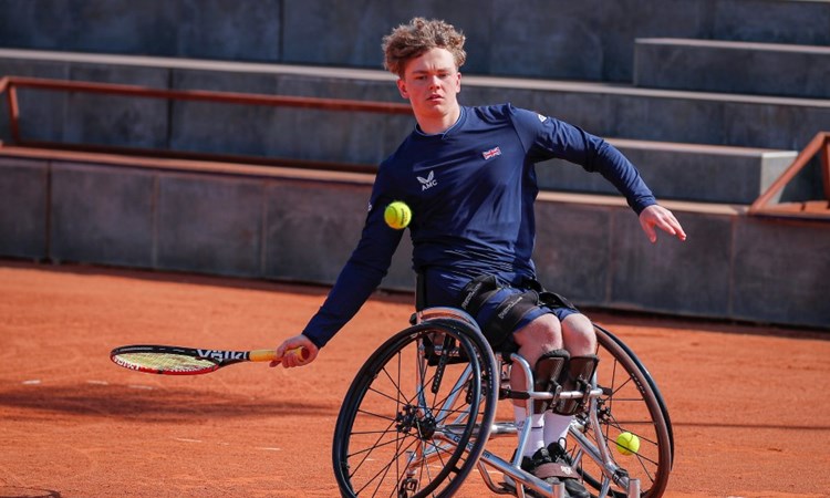 Male handicapped tennis player hitting a ball