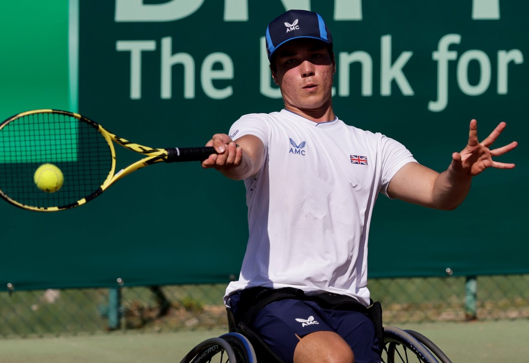 Dahnon Ward hitting a forehand 