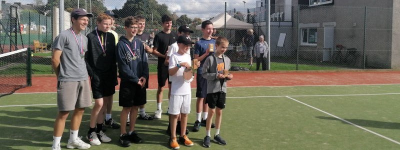 2021-dunfermline-tennis-club-youth-players-on-court-tennis-scotland-800x300.jpg