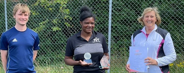 Mekaya being presented with her award