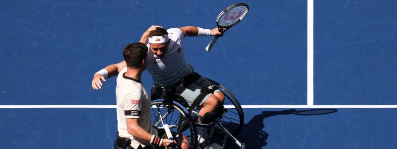 reid-and-hewett-embrace.jpg