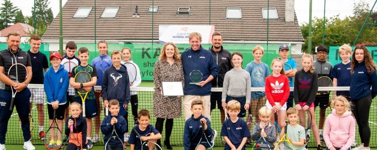 Gourp of kids holding rackets