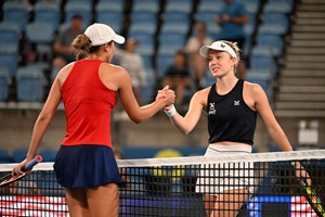 Katie Swan shakes hands with Maddison Keys after a narrow loss at the 2023 United Cup