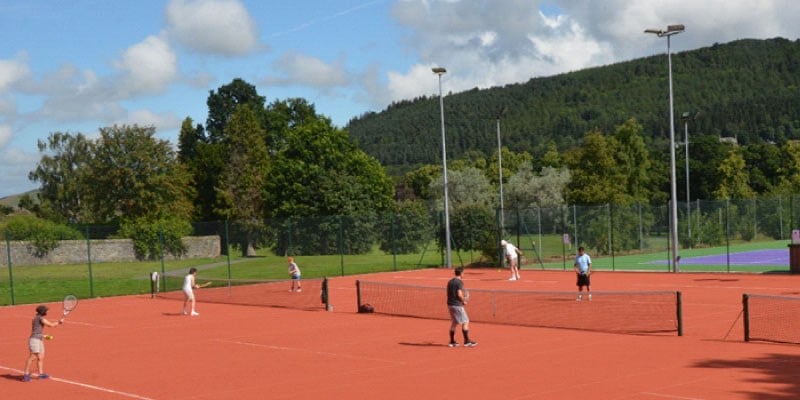 2021-outdoor-courts-with-players-tennis-scotland-800x400.jpg