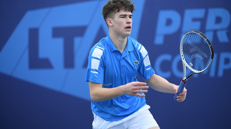 Viktor returning a tennis serve mid game
