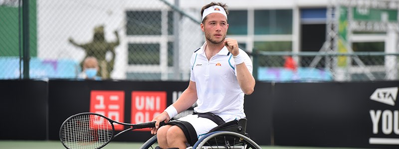 Tennis player on a wheelchair holding a racket