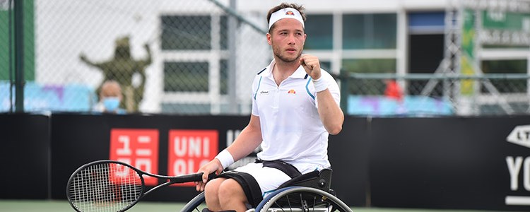 Tennis player on a wheelchair holding a racket
