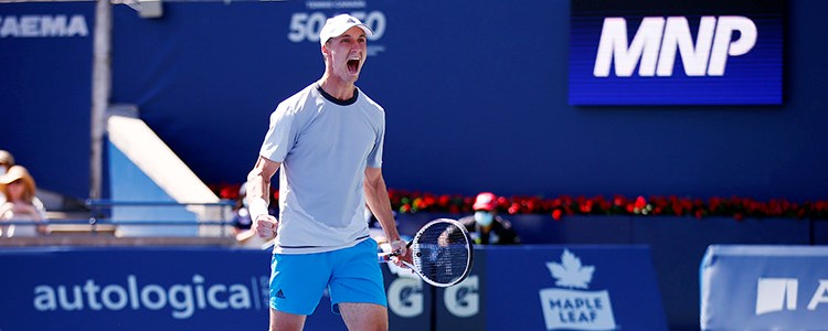 Joe Salisbury on court celebrating