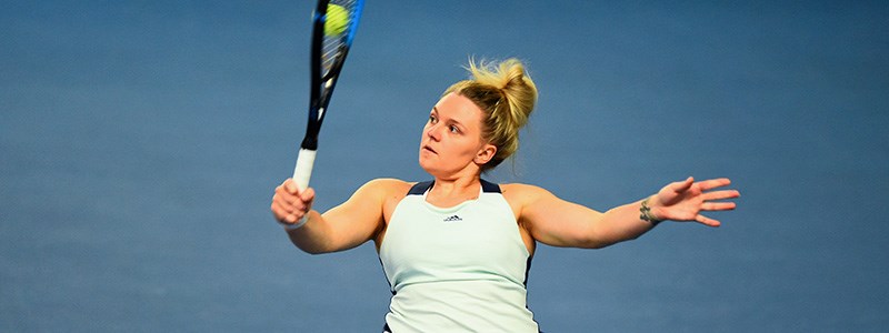 Jordanne Whiley hits a backhand 