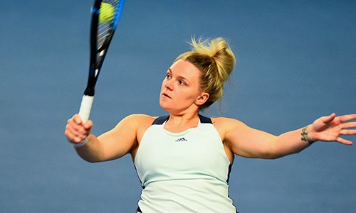 Jordanne Whiley hits a backhand 