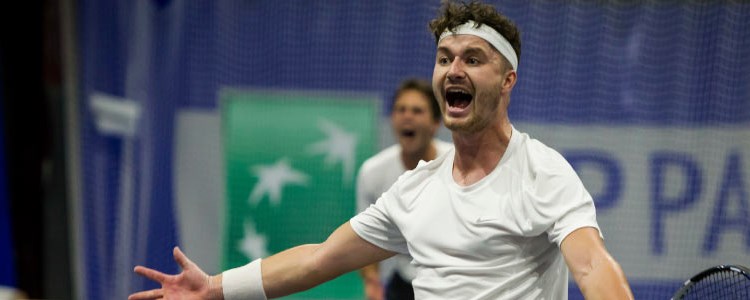 Jonny O'Mara celebrates on court