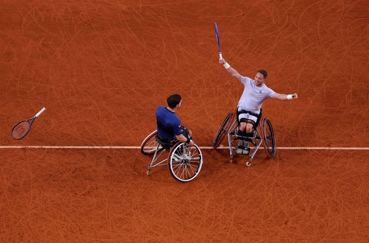 2025-Alfie-Hewett-Gordon-Reid-Roland-Garros-celebration.jpg