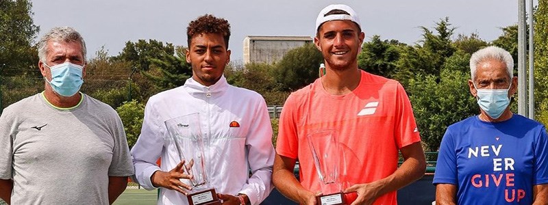 Paul Jubb with the Sintra trophy