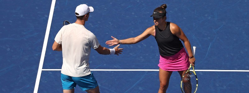 joe-salisbury-high-five-in-match.jpg