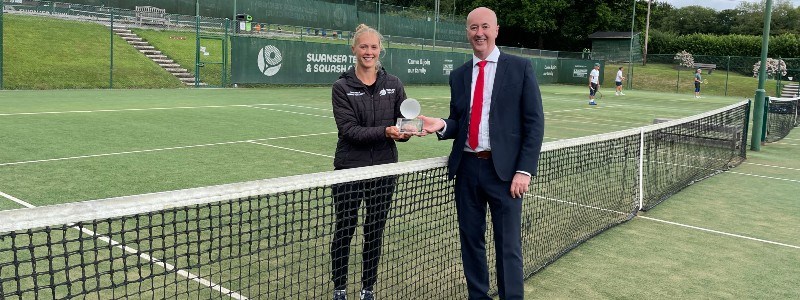 fran-lewis-receiving-coach-award.jpg